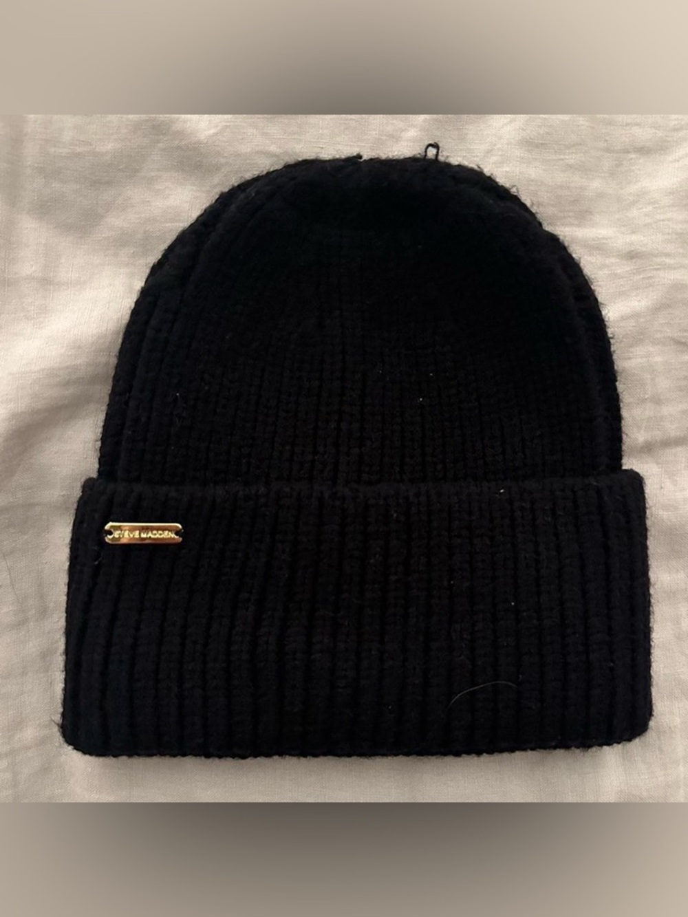 Steve Madden Black Ribbed Knit Beanie with Gold Logo Plaque